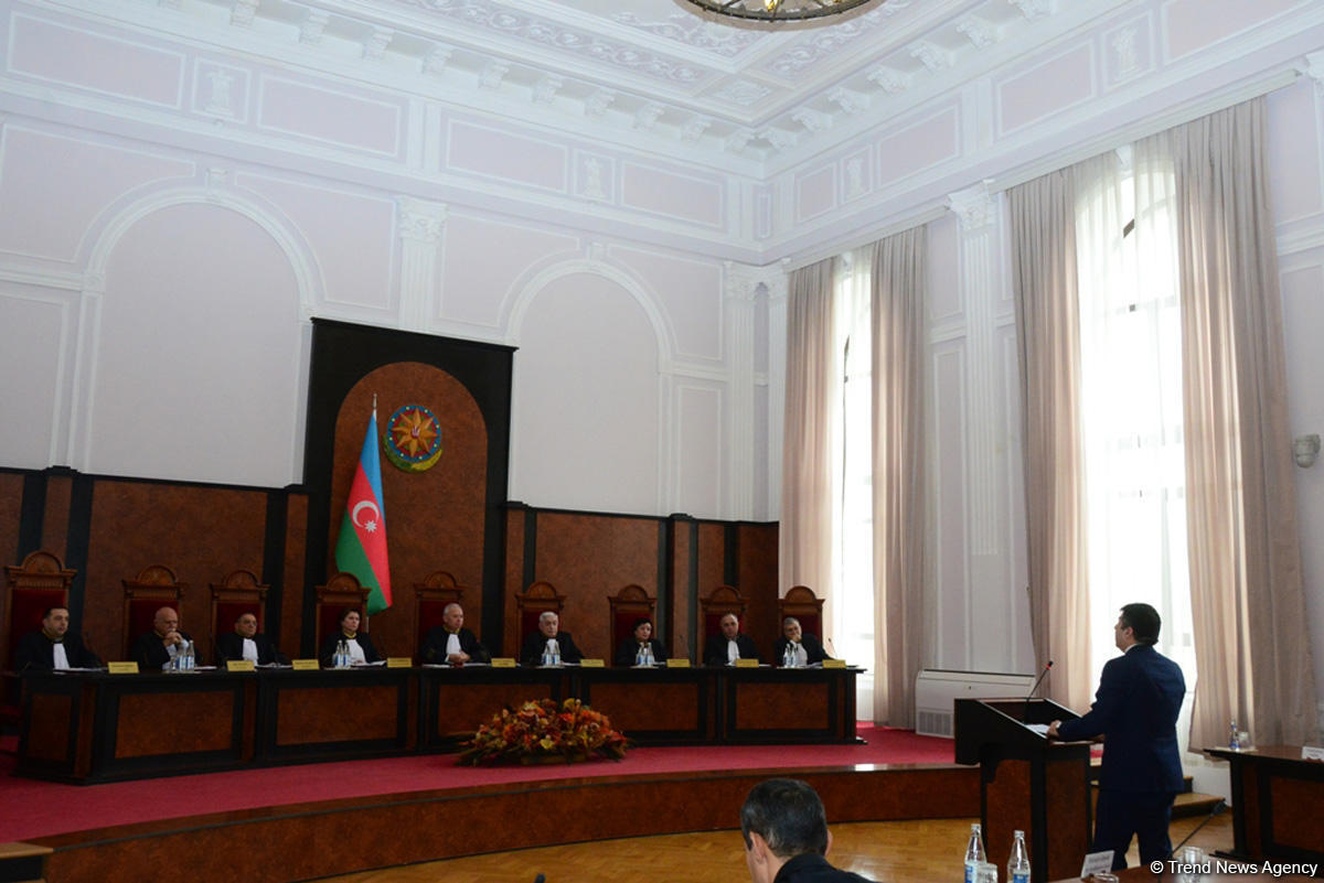 Конституционный суд Азербайджана рассматривает запрос о соответствии роспуска парламента  Конституции