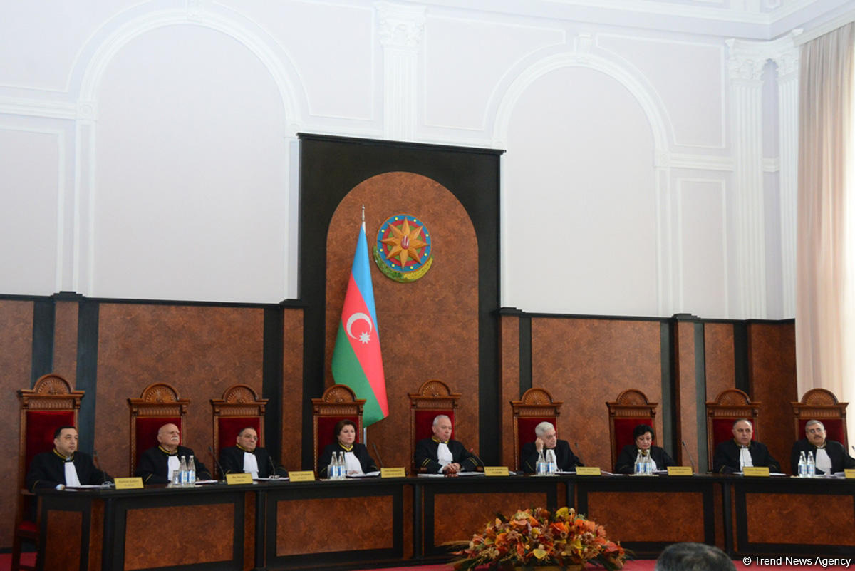 Конституционный суд Азербайджана рассматривает запрос о соответствии роспуска парламента  Конституции