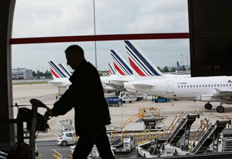 Во Франции в пятницу из-за забастовки отменят часть авиарейсов
