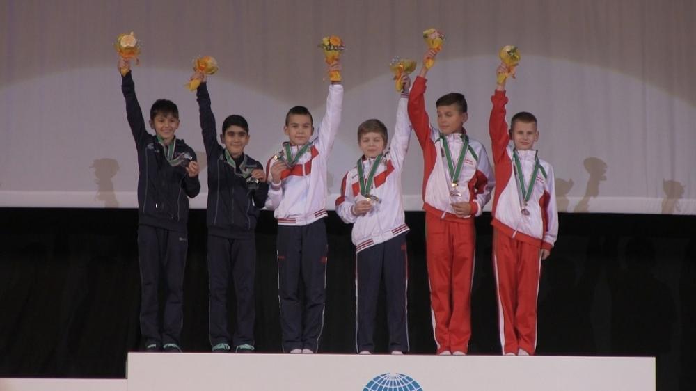 Азербайджанские гимнасты заняли второе место на мировых соревнованиях возрастных групп по прыжкам на батуте