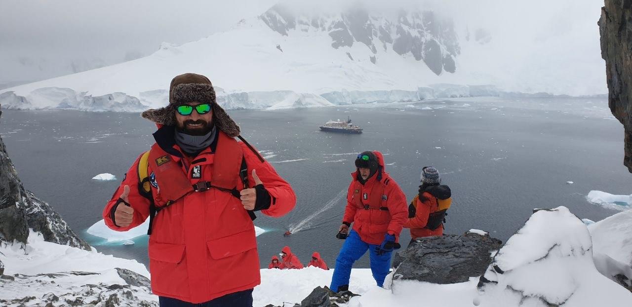 Автор бестселлеров Ровшан Абдуллаоглу на этот раз в стране ледников - в Антарктиде