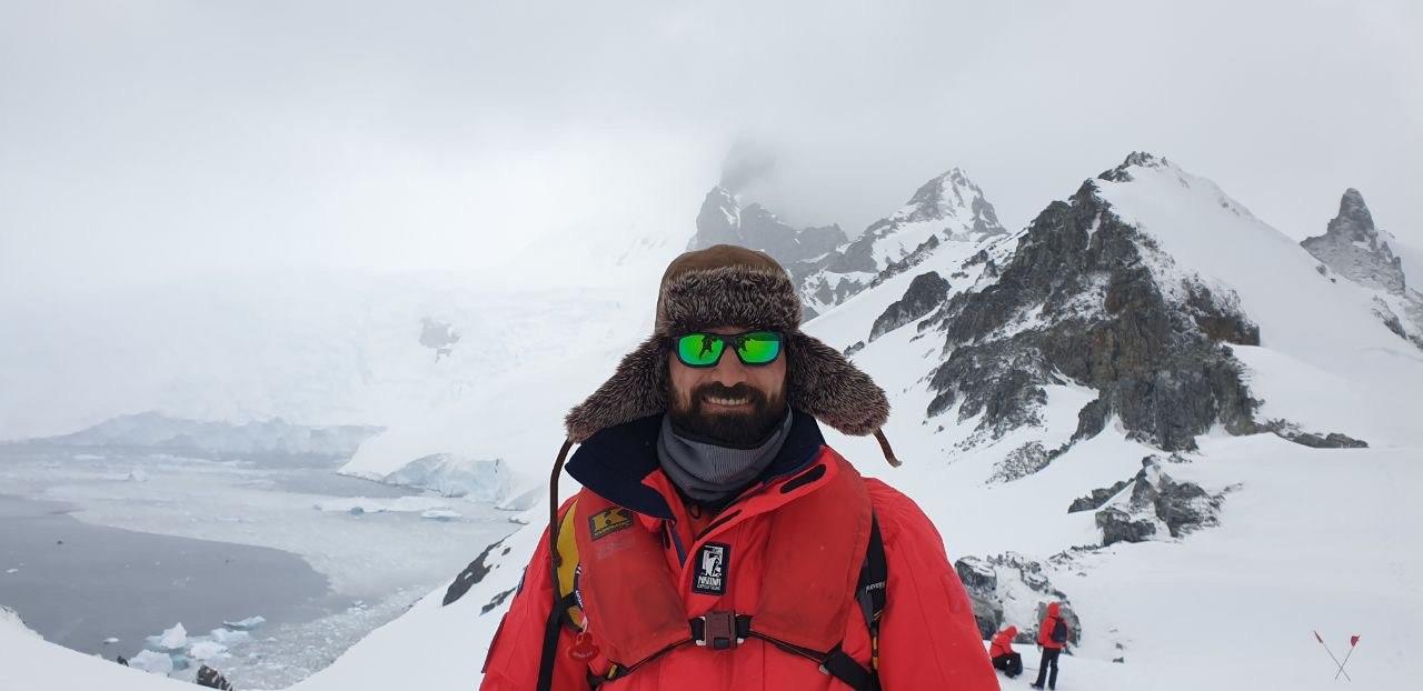 Автор бестселлеров Ровшан Абдуллаоглу на этот раз в стране ледников - в Антарктиде