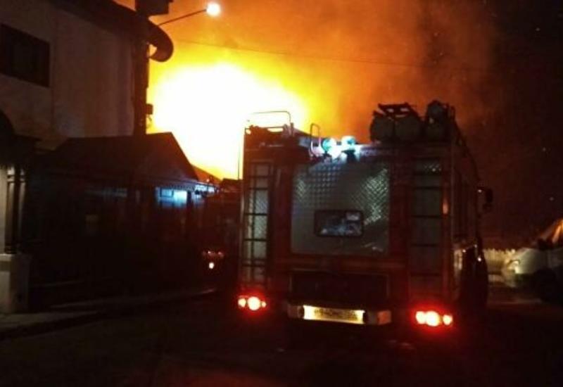 Сильный пожар в гостинице в Подмосковье, эвакуированы десятки постояльцев