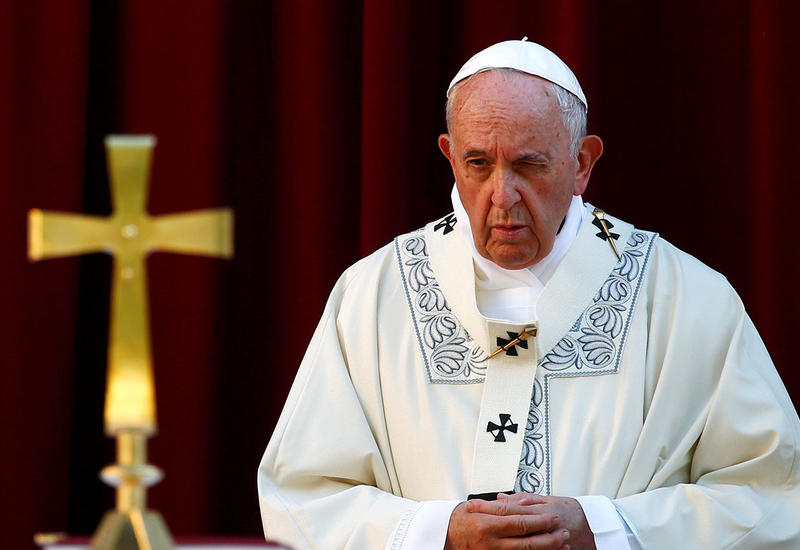 Папа Римский молится за нормандский саммит