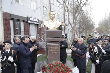 В Дербенте открыли памятник азербайджанскому генералу Гусейну Расулбекову