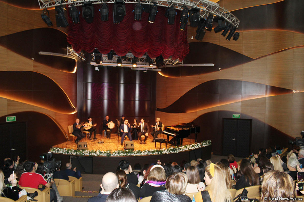 В Центра мугама состоялся сольный концерт Мурада Садыха
