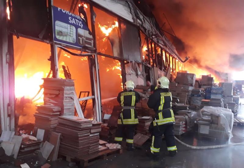 Стало известно о пострадавших при пожаре в ТЦ в Баку