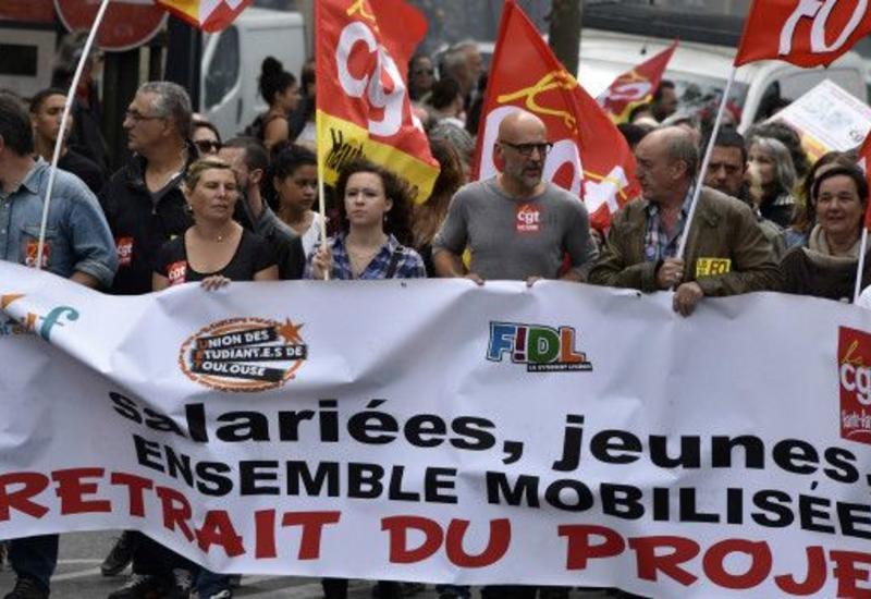Во Франции протестующие заблокировали семь нефтеперерабатывающих заводов