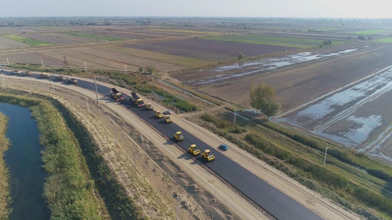 В Азербайджане реконструируется дорога в Агджабеди