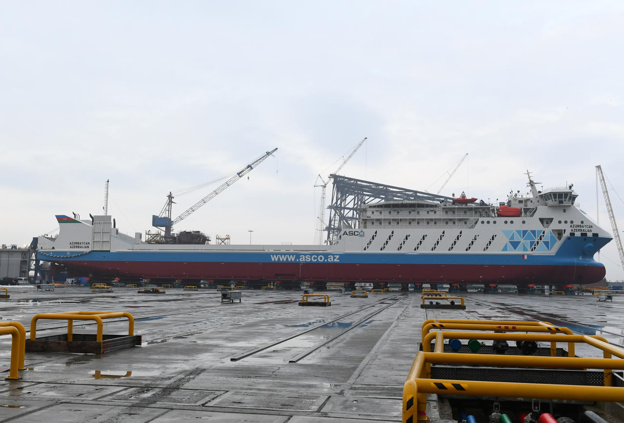 Президент Ильхам Алиев принял участие в церемонии сдачи в эксплуатацию первого танкера, построенного на Бакинском судостроительном заводе