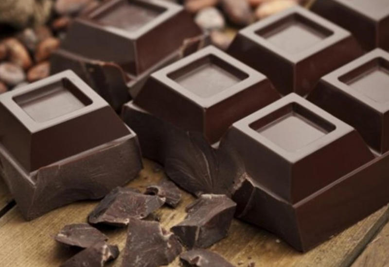 Ученые рассказали о пользе горького шоколада в пожилом возрасте