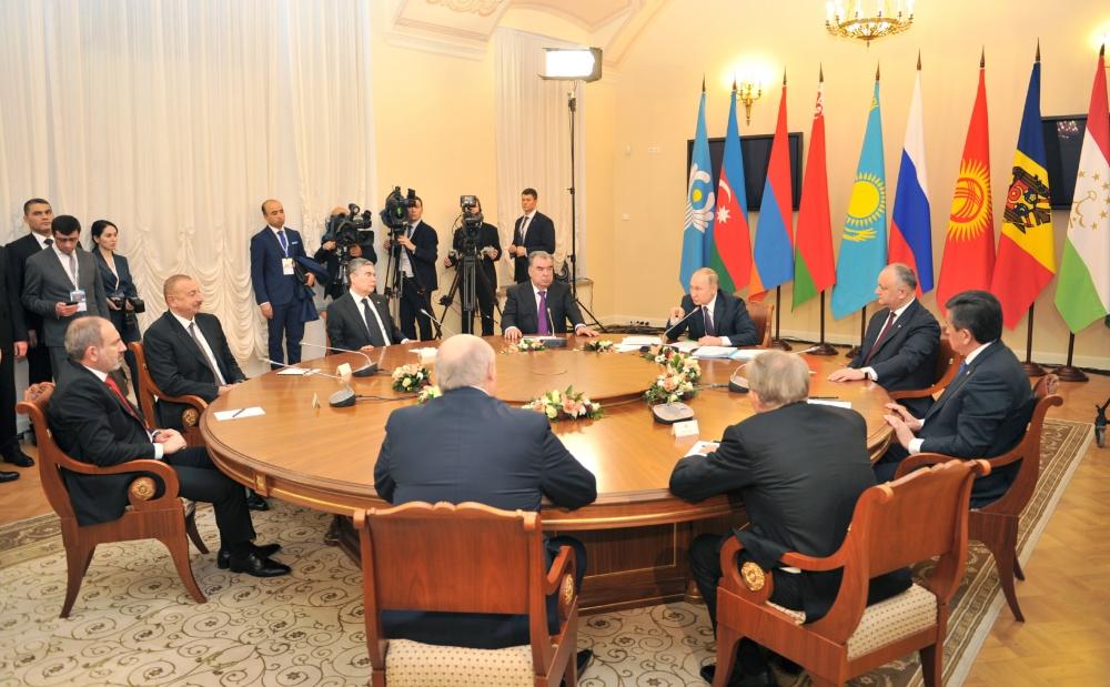 Президент Ильхам Алиев принял участие в неформальной встрече глав государств СНГ в Санкт-Петербурге
