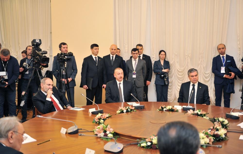 Президент Ильхам Алиев принял участие в неформальной встрече глав государств СНГ в Санкт-Петербурге