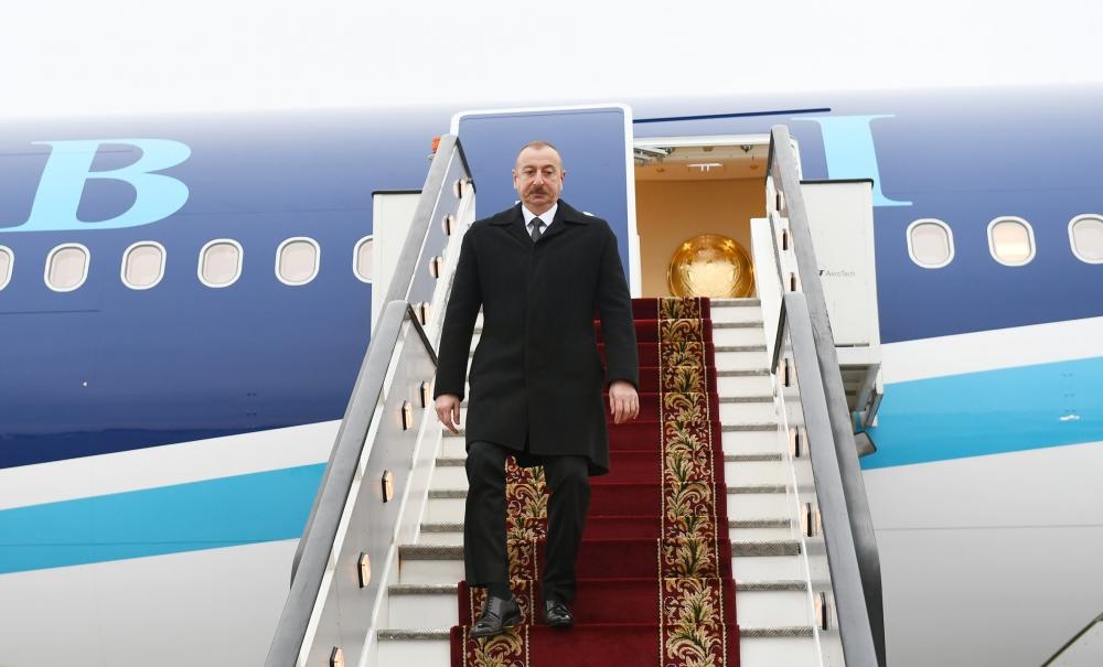 Президент Ильхам Алиев прибыл с визитом в Россию