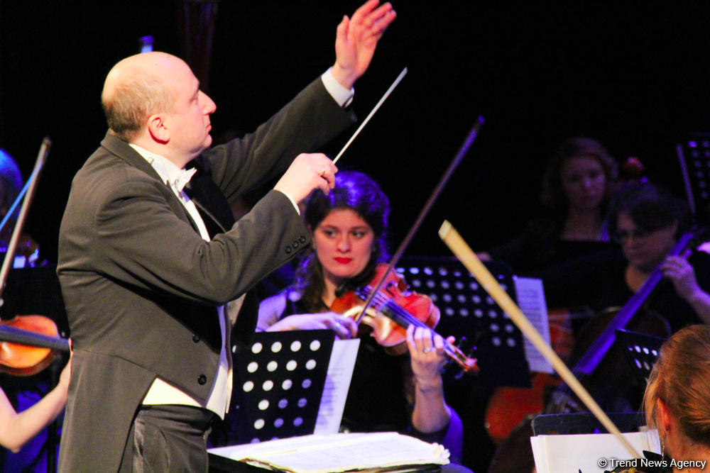 В Баку прошел потрясающий гала-концерт солистов и оркестра театра "Санктъ-Петербургъ Опера"