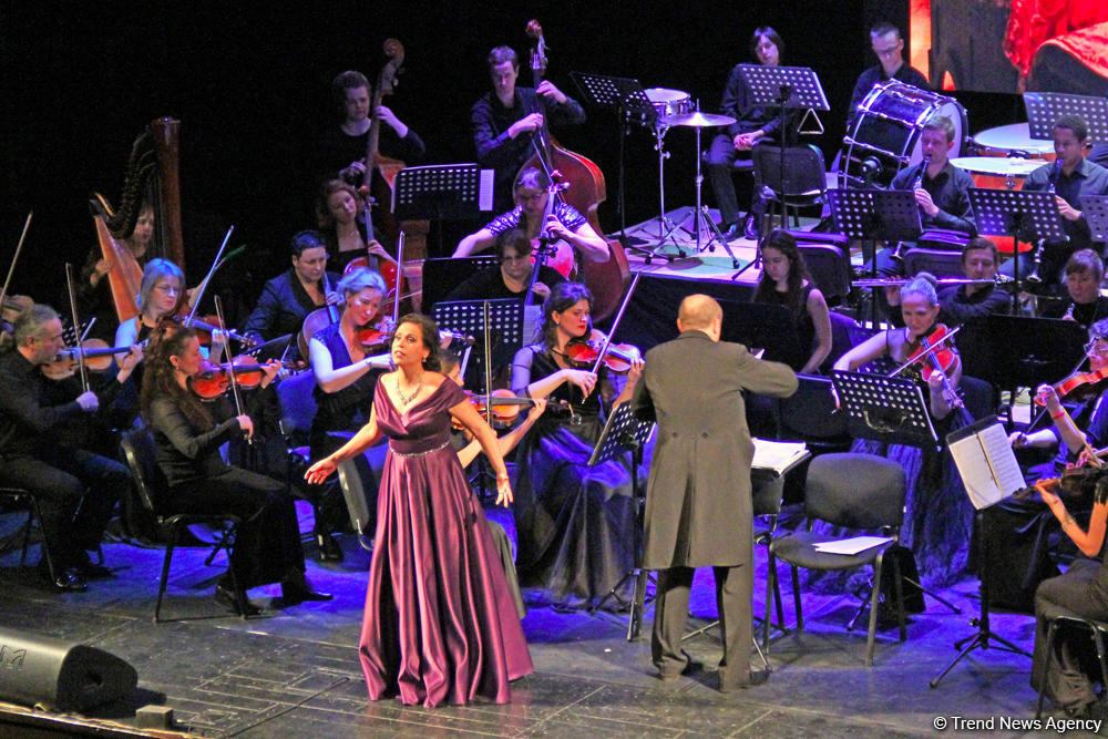 В Баку прошел потрясающий гала-концерт солистов и оркестра театра "Санктъ-Петербургъ Опера"