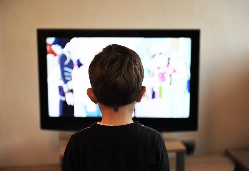 В Азербайджане вводится возрастное ограничение для рекламы в детских передачах