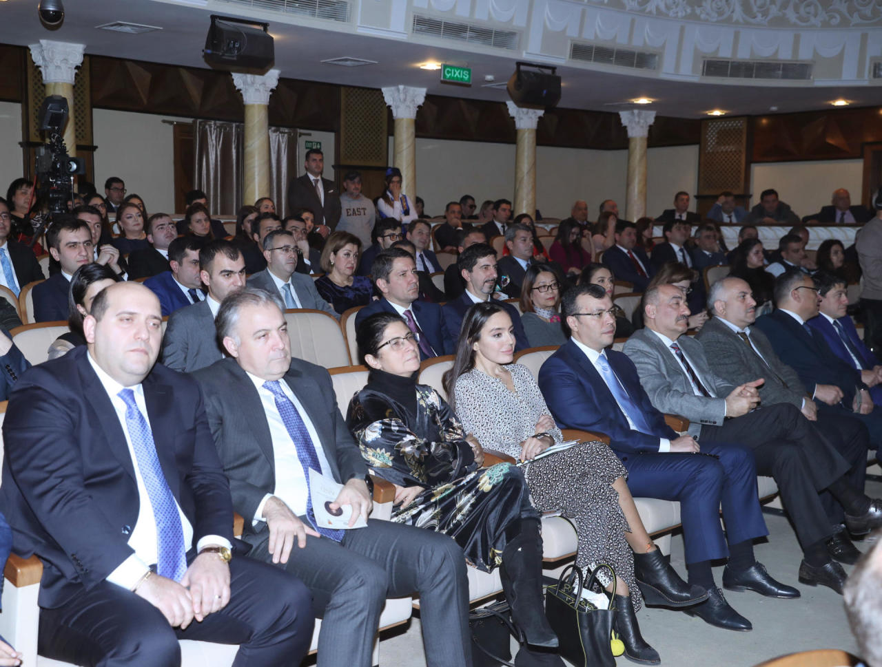 Вице-президент Фонда Гейдара Алиева Лейла Алиева приняла участие в премьере спектакля 