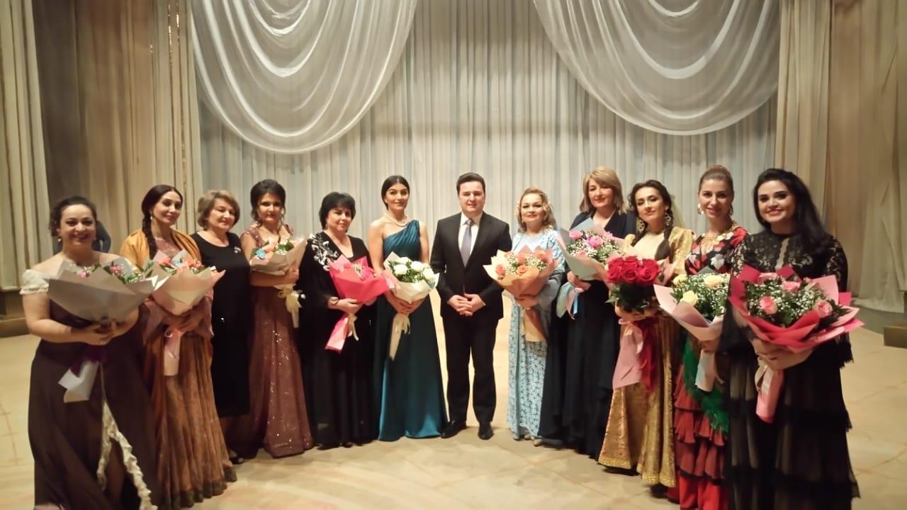В Баку прошла презентация "Антологии оперных исполнителей Азербайджана"