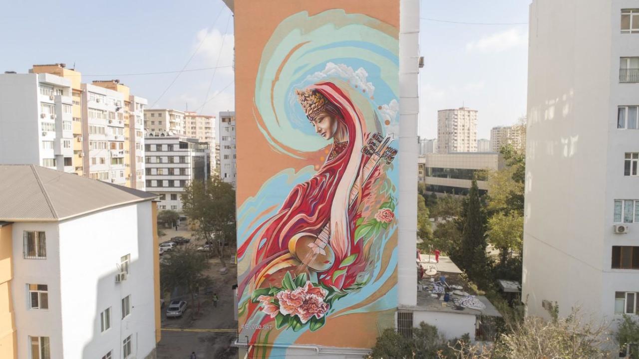 Один из лучших художников Европы, украсивший дома в Баку: Буду скучать по азербайджанскому добродушию и гостеприимству