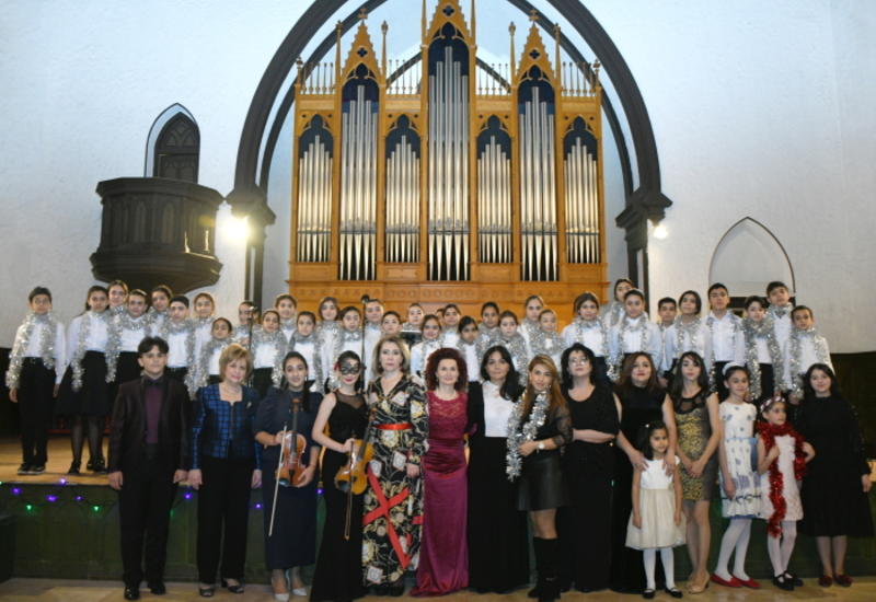 Новогодний концерт проекта Филармонии «Gənclərə dəstək»