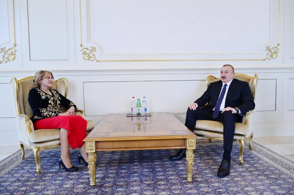 Президент Ильхам Алиев принял верительные грамоты нового посла Алжира в Азербайджане