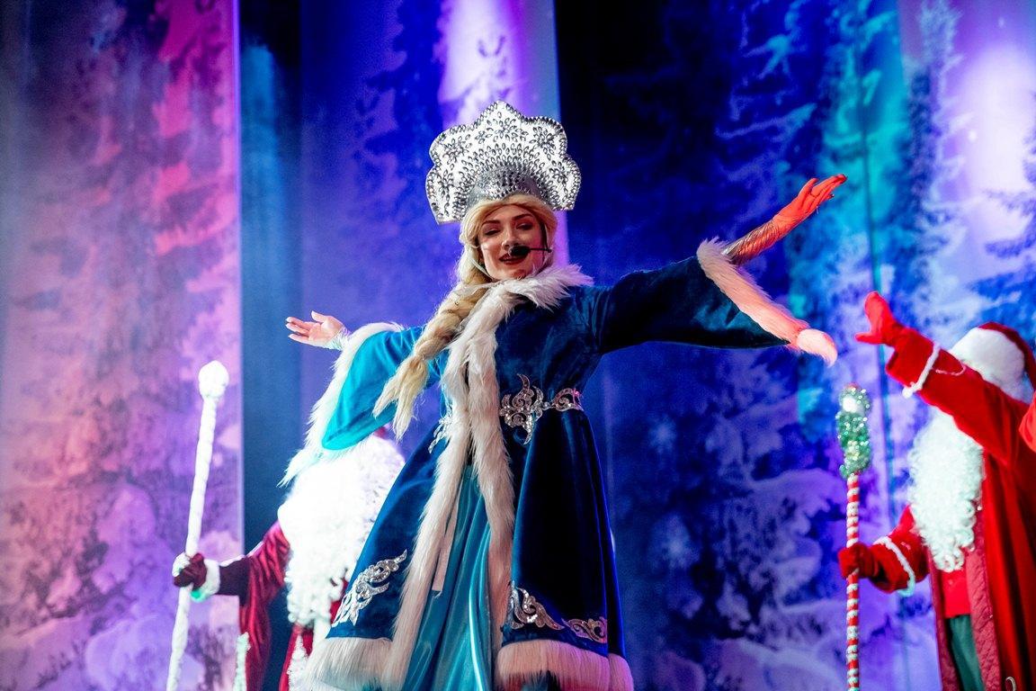 В Баку состоялся показ яркого представления "Новогодний звездопад"