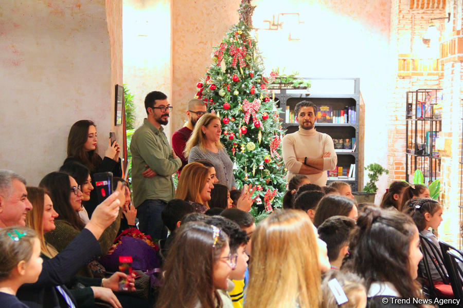 В Баку отметили Новый год среди множества книг