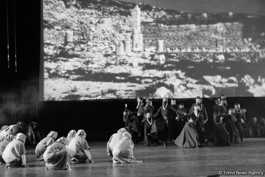 В Баку прошел грандиозный показ спектакля "Пассион Насими"