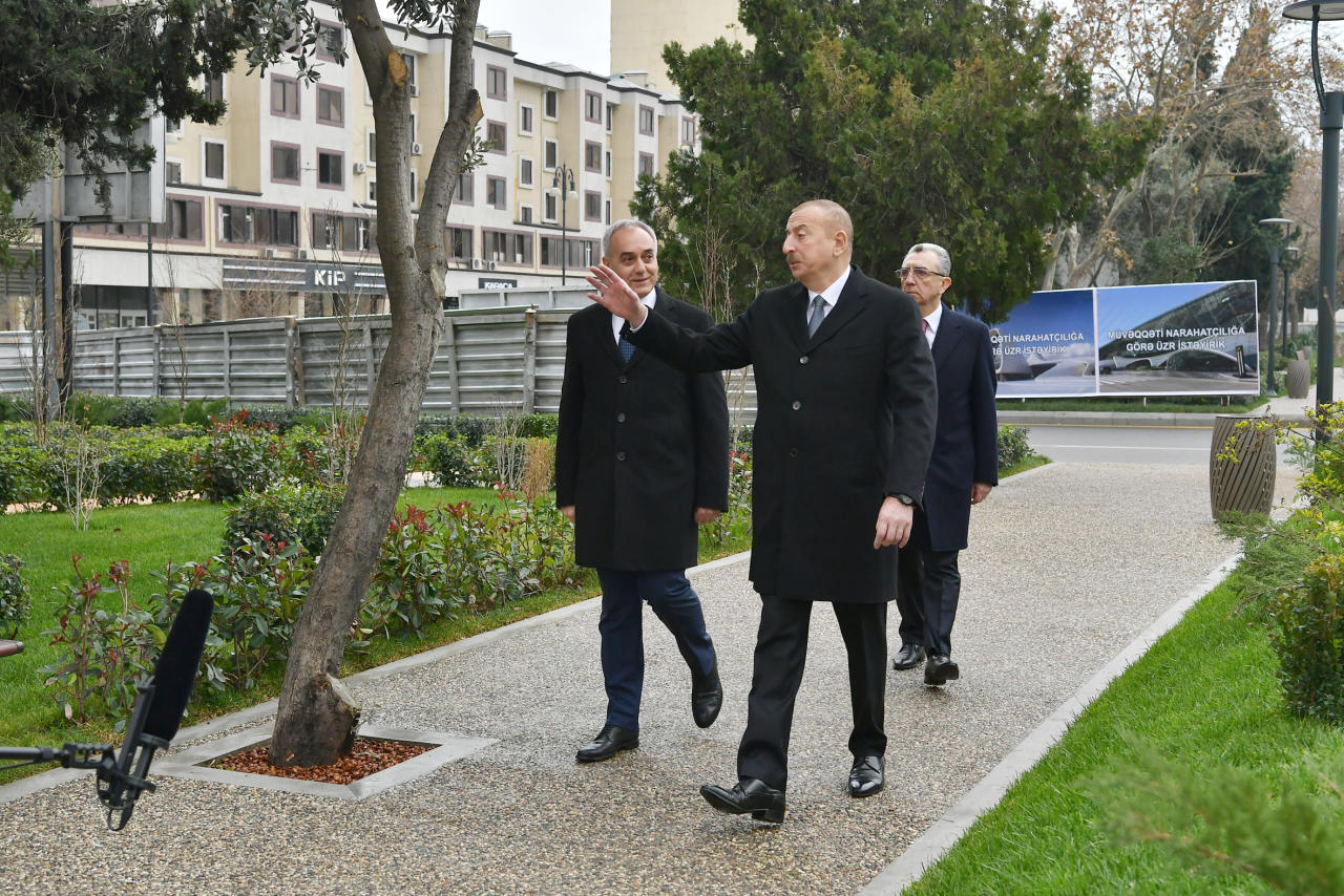 Prezident İlham Əliyev Bakının daha bir parkında aparılan yenidənqurma işləri ilə tanış olub