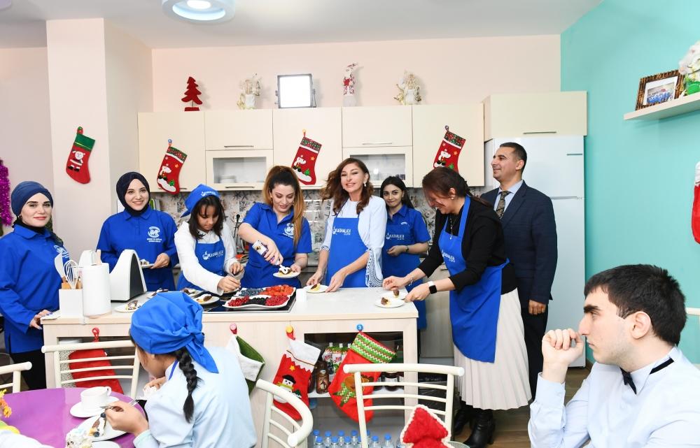 Первый вице-президент Мехрибан Алиева приняла участие в праздничном веселье в Центре реабилитации для детей с синдромом аутизма