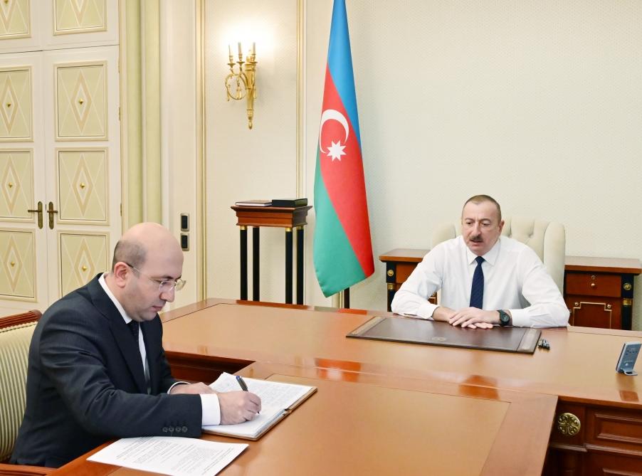 Президент Ильхам Алиев принял Анара Гулиева в связи с назначением на должность главы Госкомитета градостроительства и архитектуры