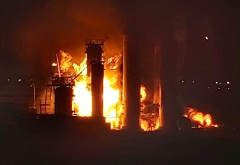 В России произошел взрыв и крупный пожар на нефтезаводе "Лукойла"