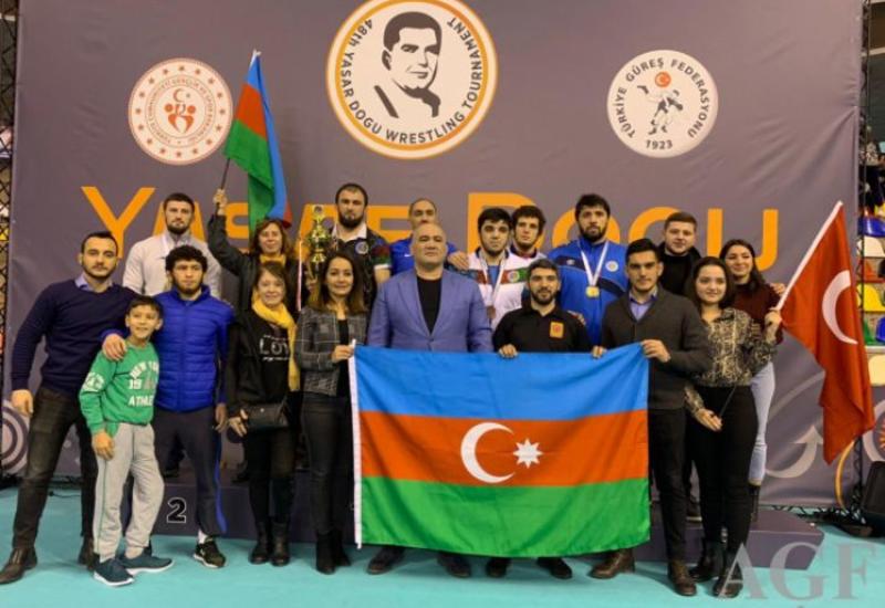 Азербайджан выиграл турнир по вольной борьбе в Стамбуле