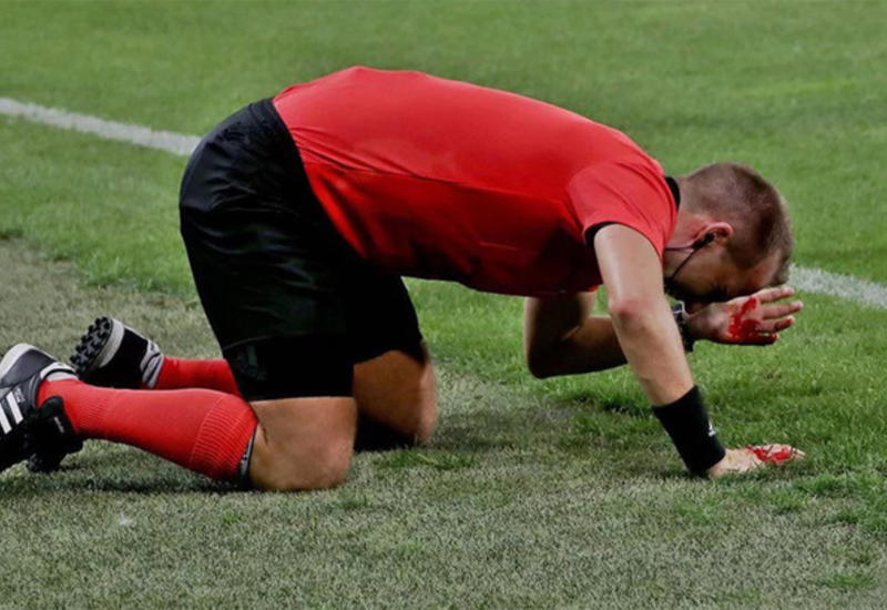 На Мальте футболист ударил арбитра и был арестован прямо на поле