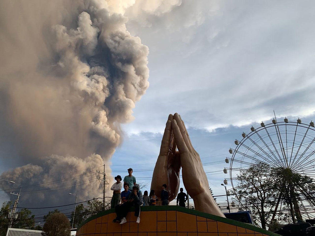 Пепел и молнии: извержение вулкана Тааль на Филиппинах