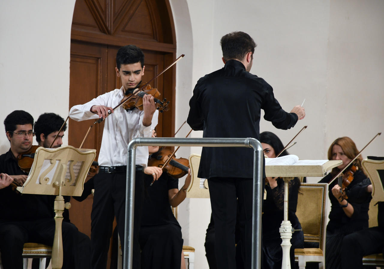 Мурад Адыгезалзаде предоставил юным музыкантам возможность выступить с оркестром имени Гара Гараева