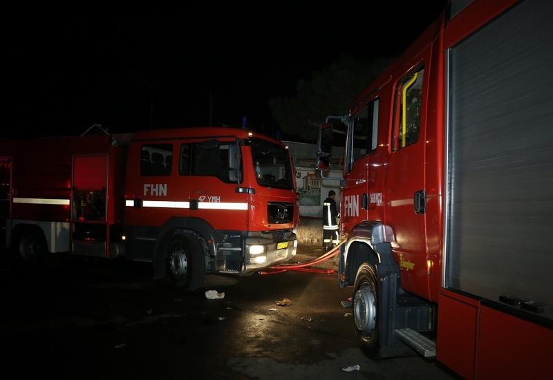 Пожар в жилом здании в Баку, жители эвакуированы
