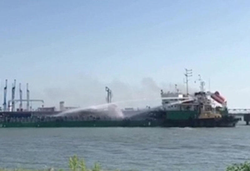 Rusiya limanında İran tankerində yanğın