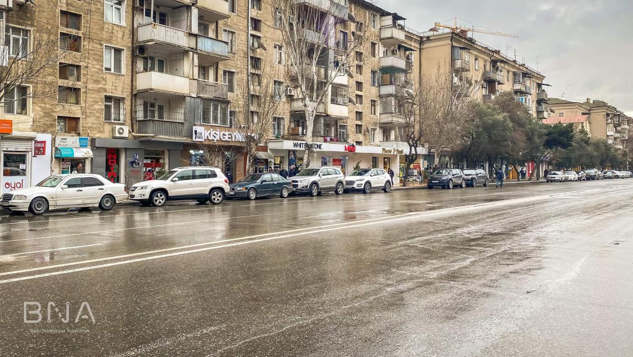 Вниманию водителей - парковка в определенных местах Баку бесплатная