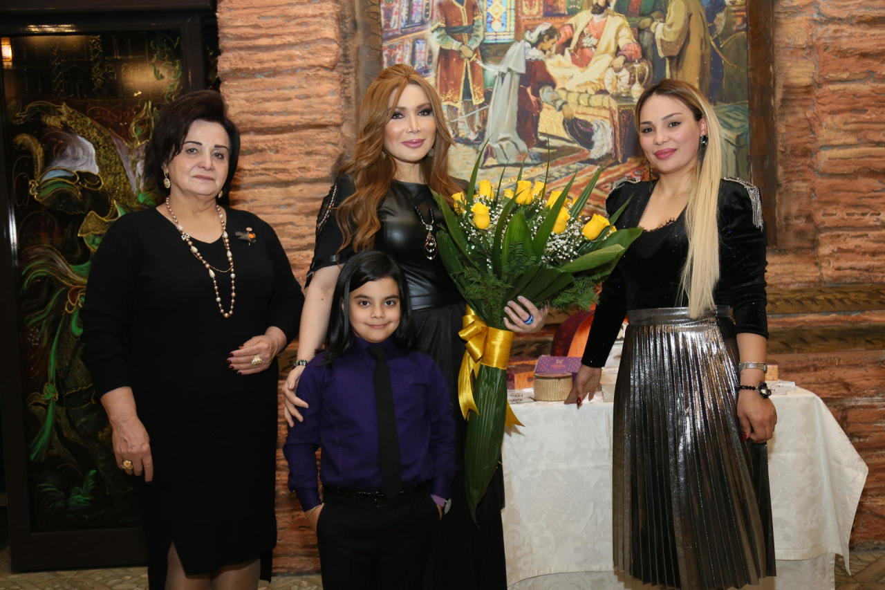 Фахрия Халафова объединила женщин для благотворительного проекта "Дарующие радость"