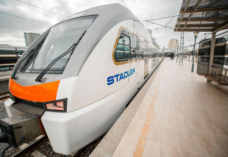 По маршруту Баку-Пиршаги запущен новый электропоезд