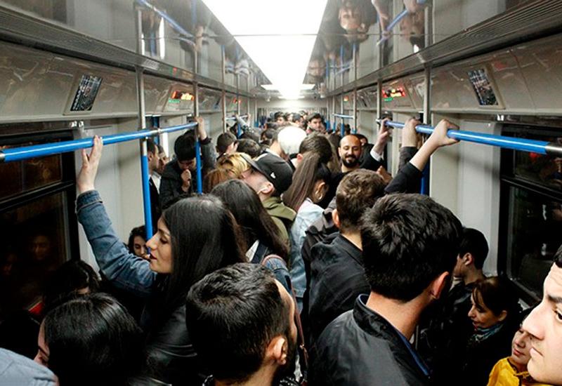 В бакинском метро возникли задержки в движении поездов