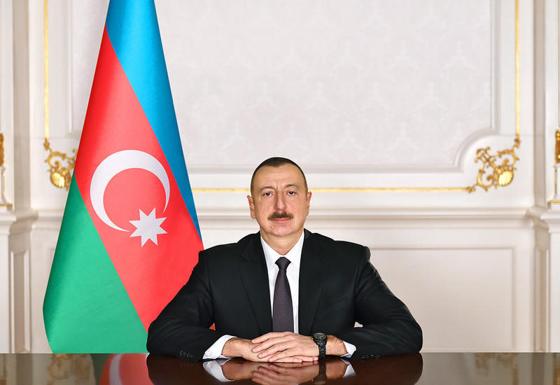 Президент Ильхам Алиев наградил Михаила Гусмана орденом "Шараф"