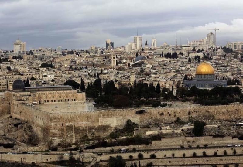 В Иерусалиме подожгли мечеть, оставив агрессивные надписи