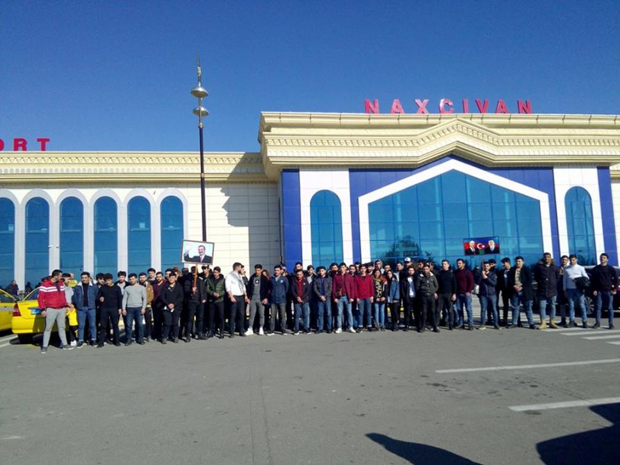 Азербайджанские студенты поблагодарили Президента Ильхама Алиева за помощь в эвакуации из зоны землетрясения