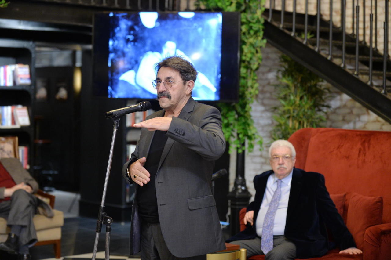 В Бакинском книжном центре состоялась презентации книг, приуроченная к 70-летию Михаила Гусмана