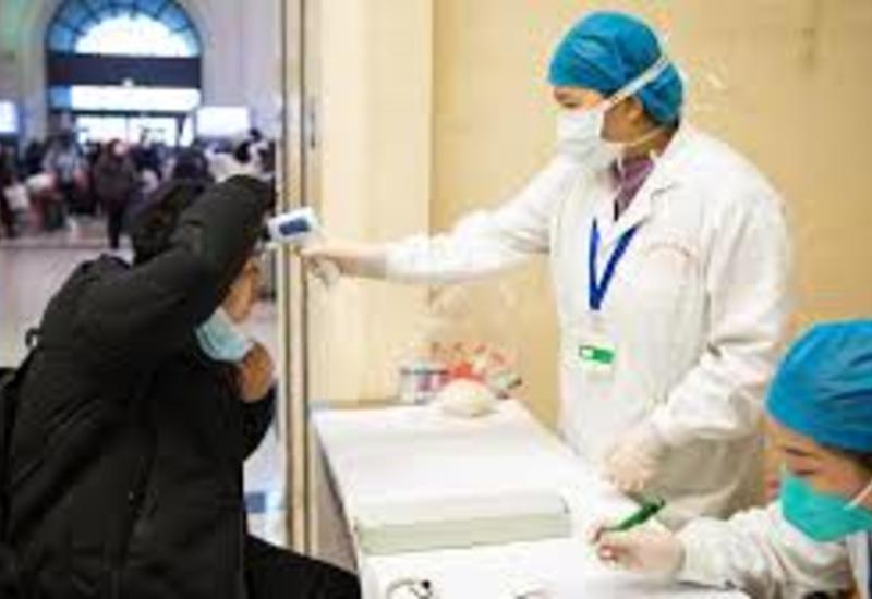 В Китае для борьбы с коронавирусом мобилизовали 25,6 тыс. медиков