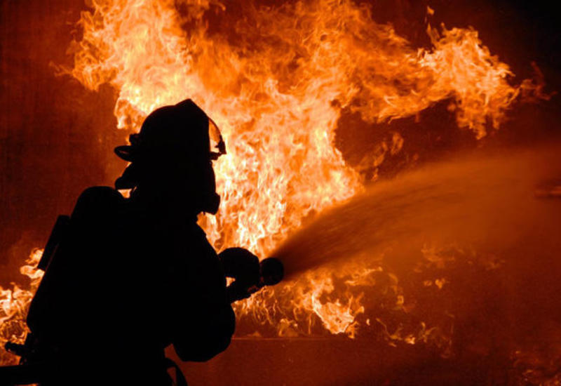 Сильный пожар в Агстафе, сгорели несколько магазинов