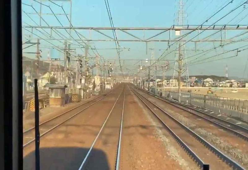 Change train. Поезд оптическая иллюзия. Иллюзия поезд в метро. Поезд едет иллюзия.